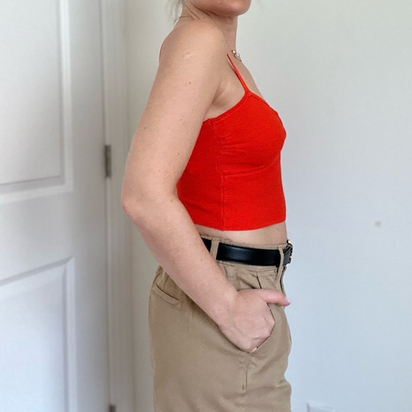 Knit Twist Front Crop Tank - Picture 3 of 7